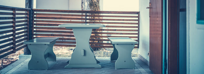 Incastonato nella pineta, a 200 metri dal mare