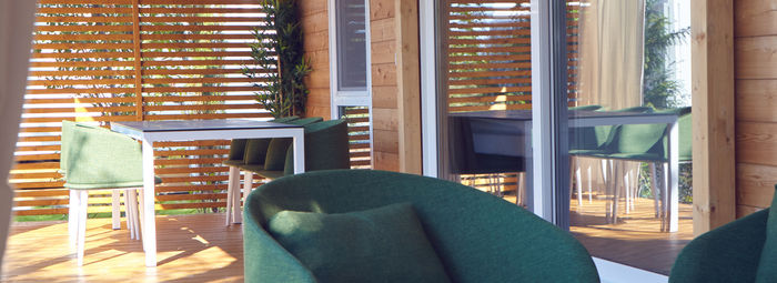 Incastonato nella pineta, a 200 metri dal mare