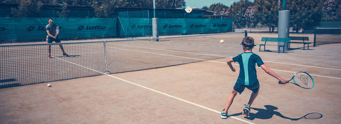 Incastonato nella pineta, a 200 metri dal mare