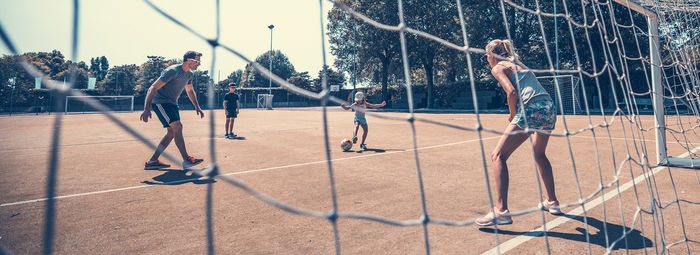 Incastonato nella pineta, a 200 metri dal mare