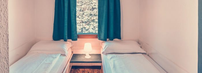 Incastonato nella pineta, a 200 metri dal mare