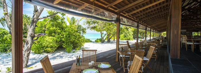 acque turchesi e barriera corallina incontaminata e ricca di colori