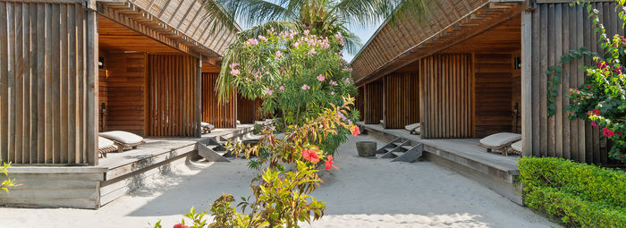 acque turchesi e barriera corallina incontaminata e ricca di colori