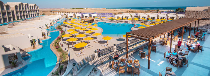 Un mare dai fondali variopinti