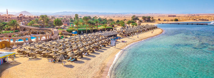 Un mare dai fondali variopinti