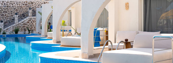 Un mare dai fondali variopinti