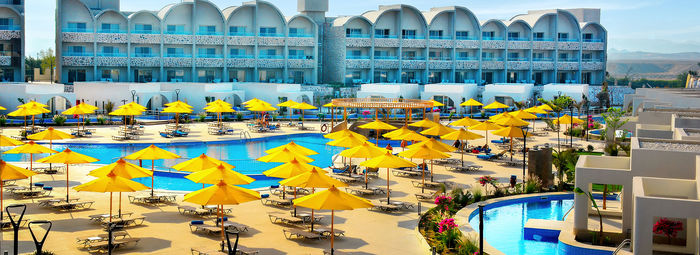 Un mare dai fondali variopinti