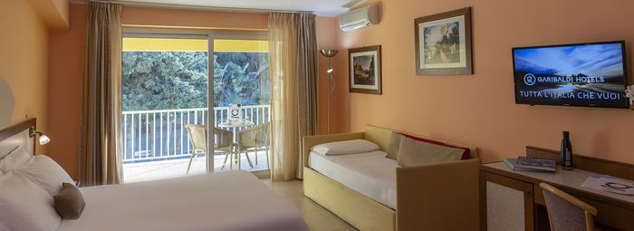 A 100 metri dalla spiaggia