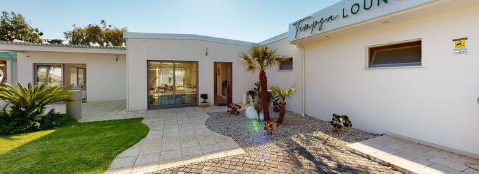 A 100 metri dalla spiaggia