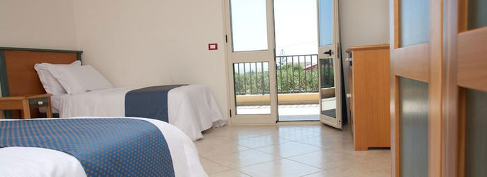 Sul Canale di Sicilia, a 500 metri dalla spiaggia