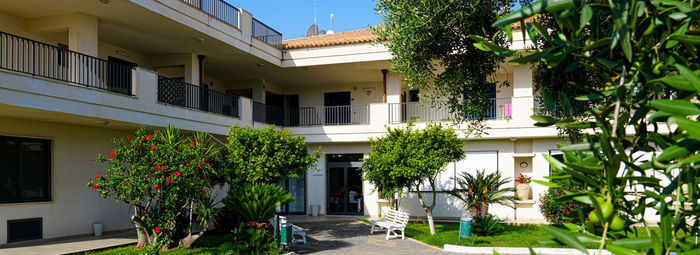 Sul Canale di Sicilia, a 500 metri dalla spiaggia