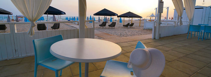 Sul Canale di Sicilia, a 500 metri dalla spiaggia