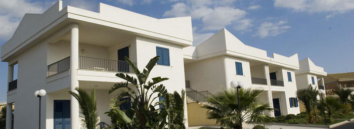 Sul Canale di Sicilia, a 500 metri dalla spiaggia