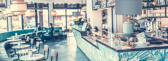 Incastonato nella pineta, a 200 metri dal mare