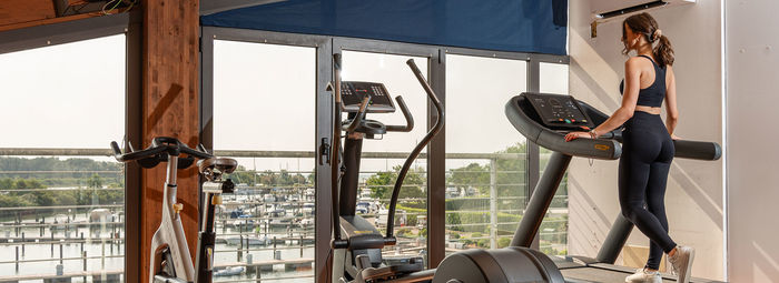 Incastonato nella pineta, a 200 metri dal mare