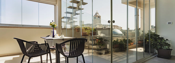 Posizione centrale, vicino al mare