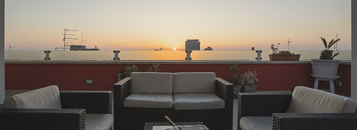 Posizione centrale, vicino al mare