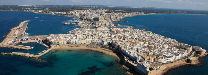 Posizione centrale, vicino al mare