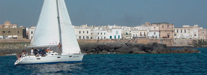 Posizione centrale, vicino al mare