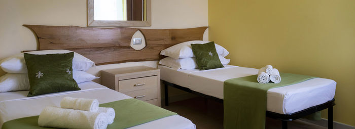 Immerso nel verde, fronte mare