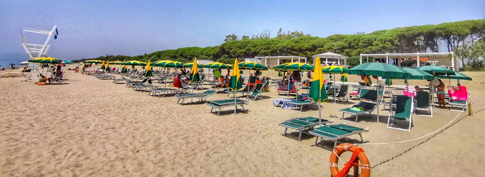 Immerso nel verde, fronte mare