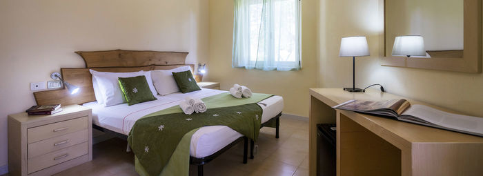 Immerso nel verde, fronte mare