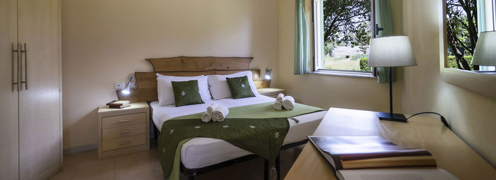 Immerso nel verde, fronte mare