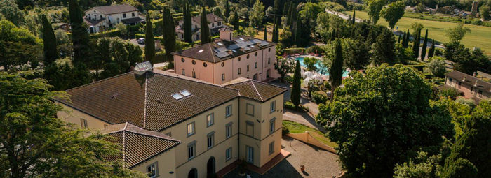 Immerso nella campagna toscana