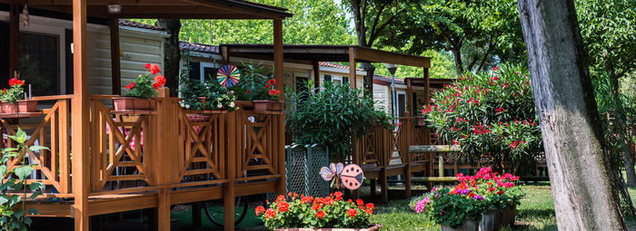 Affacciato sul Lago di Garda, a 1 km da Gardaland