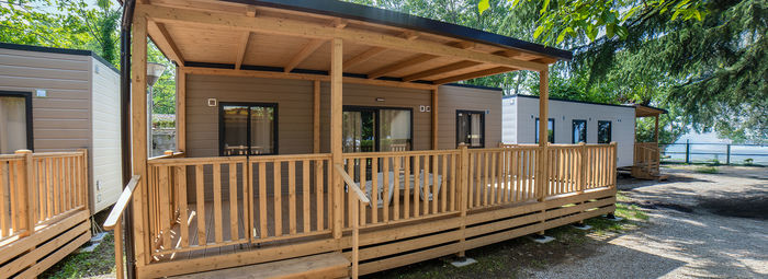 Affacciato sul Lago di Garda, a 1 km da Gardaland