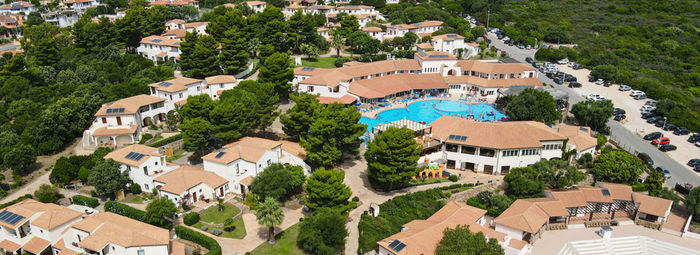 A 800 metri dalla spiaggia, navetta inclusa