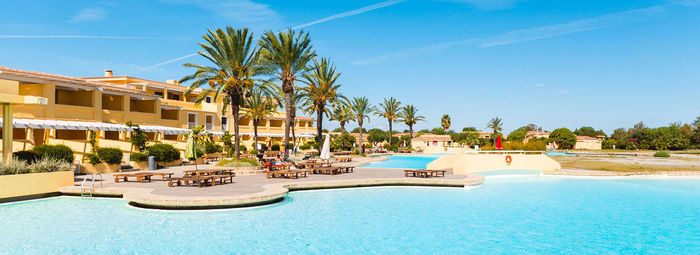 Sulla lunga spiaggia di sabbia finissima