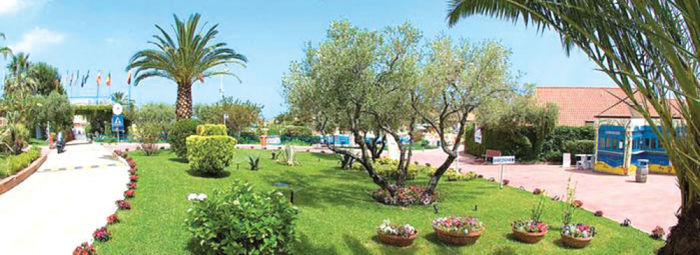 A 2,8 km dalla spiaggia, navetta inclusa