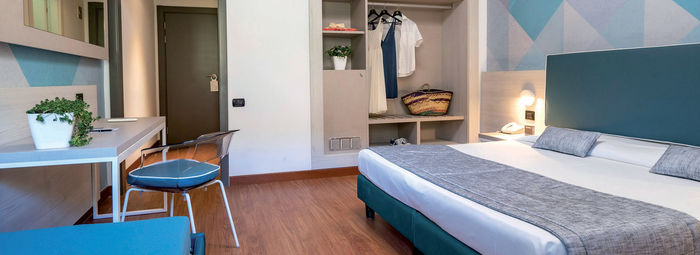 Piscina a sfioro panoramica di 430 mq