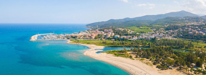 A 150 metri dalla spiaggia incontaminata