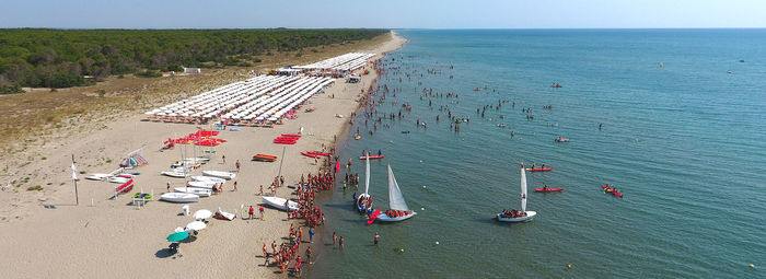 A 700 metri dalla spiaggia
