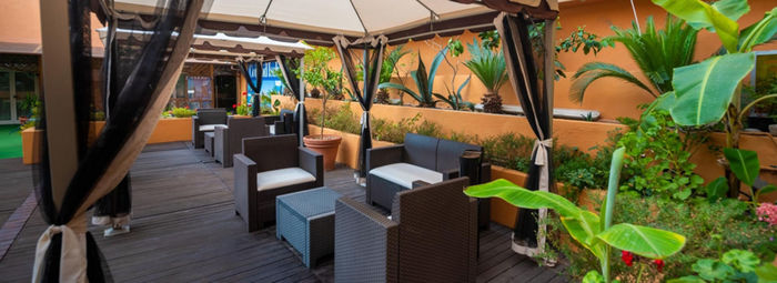 In stile moderno, a 200 metri dalla spiaggia