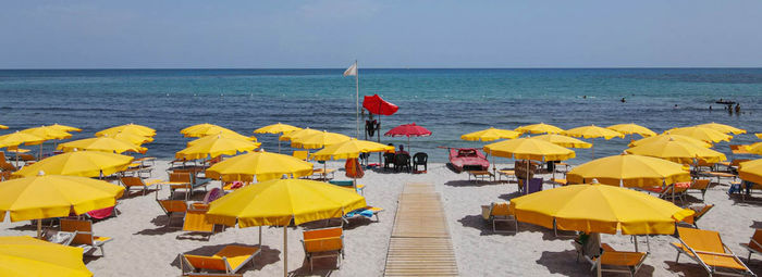A 300 metri dalla spiaggia