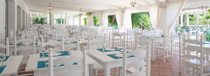 Ampio parco piscine e spiaggia a 150 metri