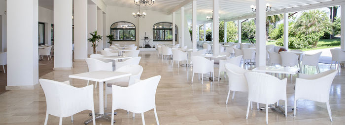 Ampio parco piscine e spiaggia a 150 metri