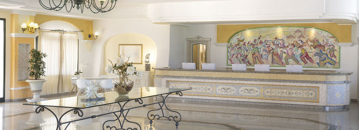 Ampio parco piscine e spiaggia a 150 metri