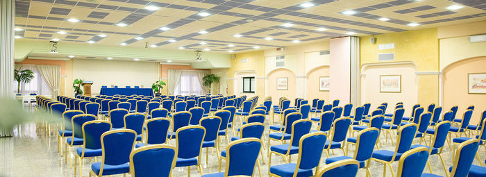 Ampio parco piscine e spiaggia a 150 metri