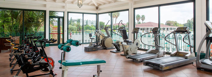 Ampio parco piscine e spiaggia a 150 metri