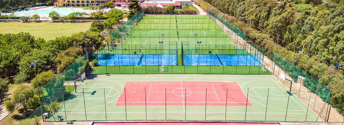 Ampio parco piscine e spiaggia a 150 metri