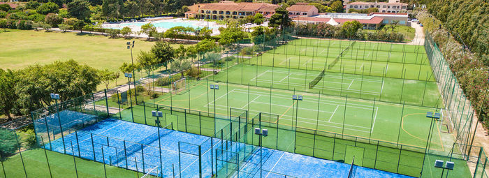 Ampio parco piscine e spiaggia a 150 metri