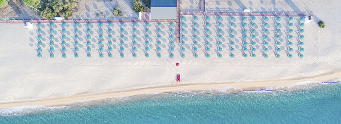 Ampio parco piscine e spiaggia a 150 metri