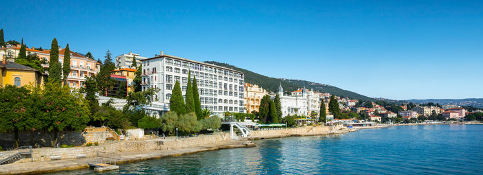 In riva al mare