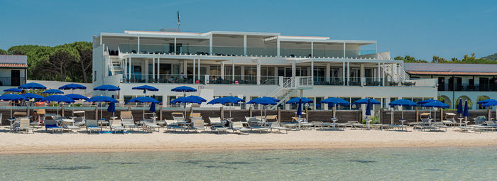 In perfetto stile mediterraneo, direttamente sul mare