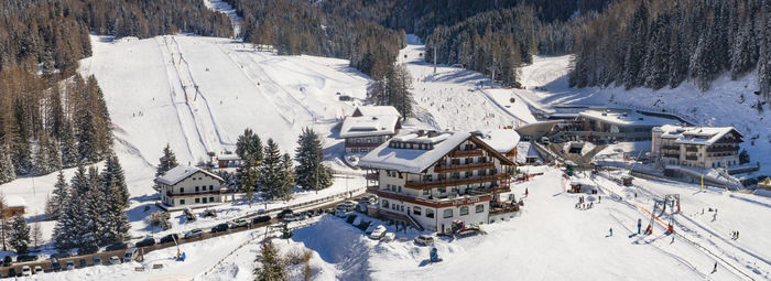 Ai piedi delle Dolomiti, direttamente sulle piste da sci