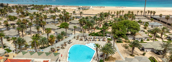 Spiagge infinite con sabbia finissima e mare dai colori caraibici
